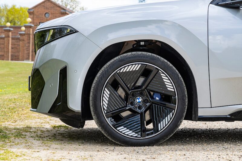 BMW ix3 elbil test anmeldelse 2026 dansk hjul
