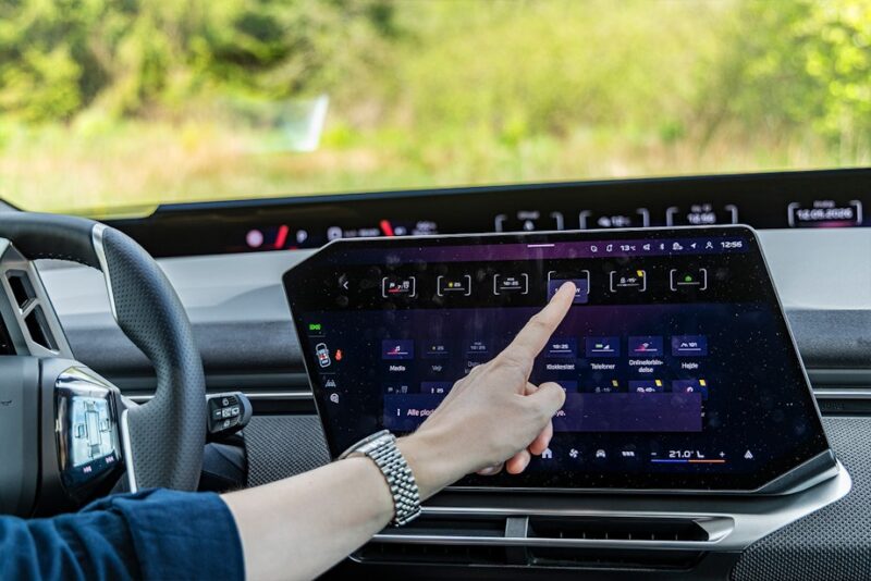 BMW ix3 elbil test anmeldelse 2026 dansk skærm