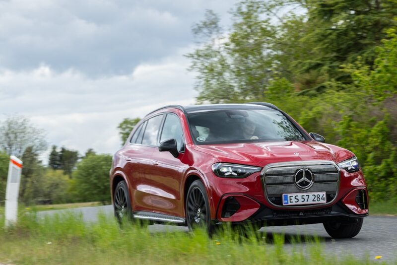 Mercedes GLC elbil test anmeldelse 2026 priser rød igen