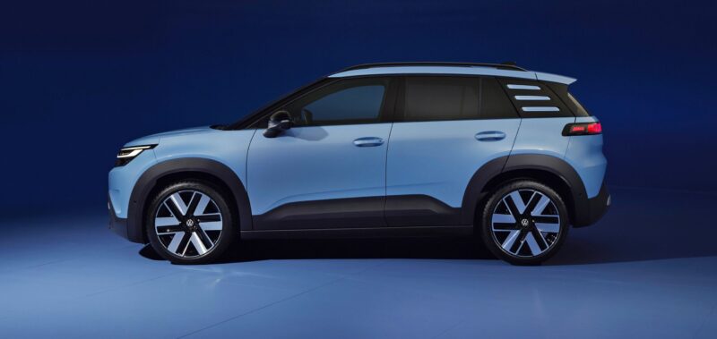 Lyseblå VW ID. Cross i profil
