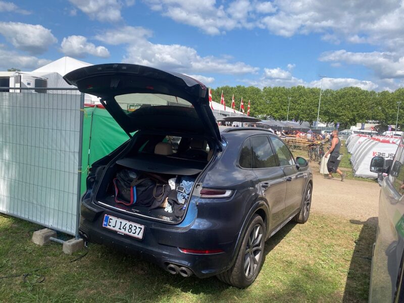 le mans porsche cayenne