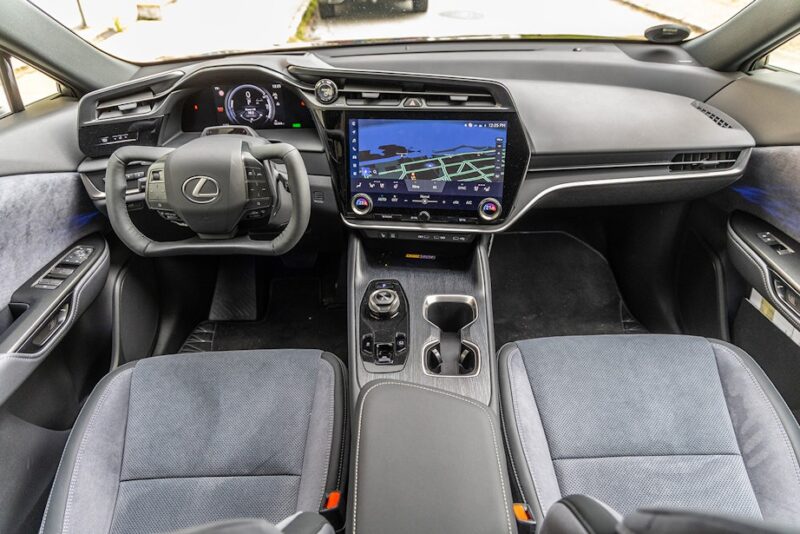 Lexus RZ500e elbil test anmeldelse 2026 kabine