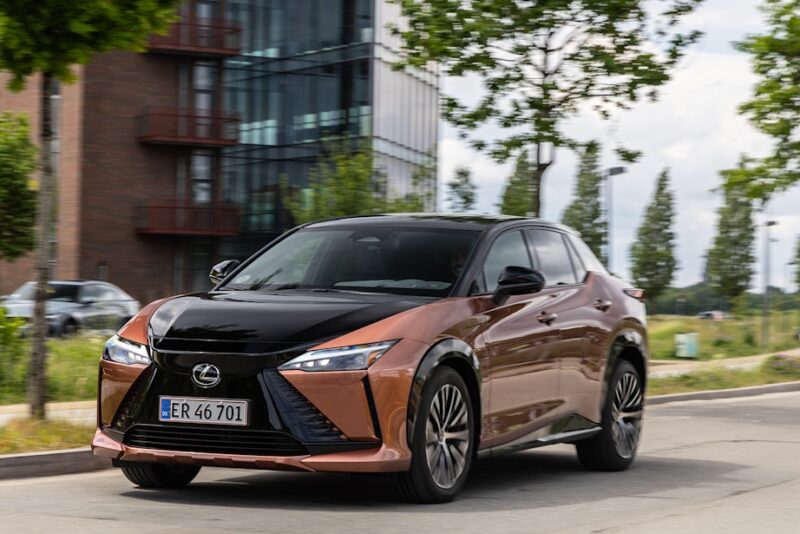 Lexus RZ500e elbil test anmeldelse 2026 kører