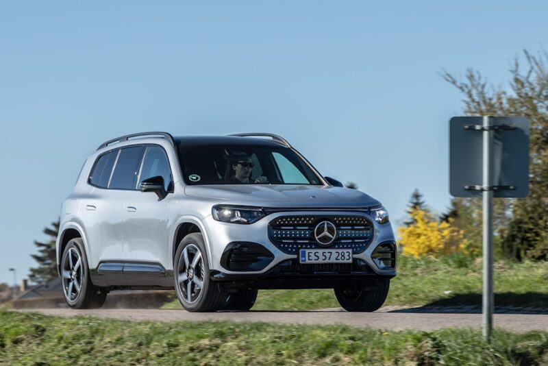 Mercedes GLB elbil test anmeldelse familiebil 2026