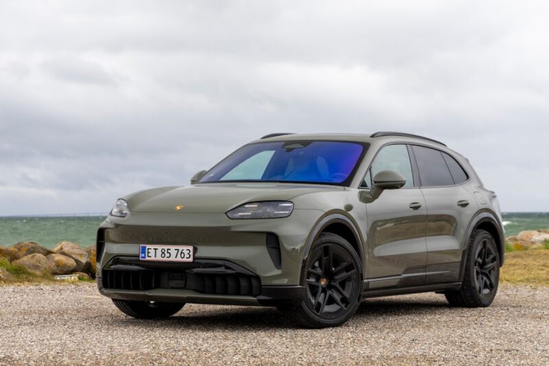 Porsche Cayenne Electric 4x4 firehjulstræk Test Anmeldelse Vurdering Elbil Opladning Rækkevidde SUV Garanti Priser Bil Magasinet