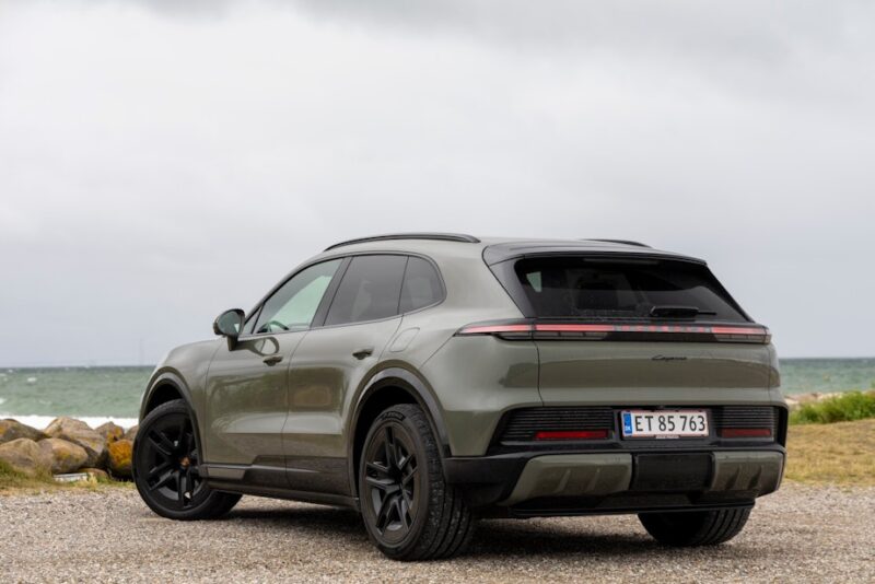 Porsche Cayenne Electric 4x4 firehjulstræk Test Anmeldelse Vurdering Elbil Opladning Rækkevidde SUV Garanti Priser Bil Magasinet