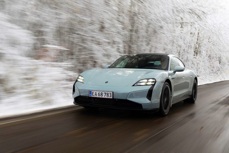 Porsche Taycan Turbo elbil test 2024 opladning rækkevidde pris batteri