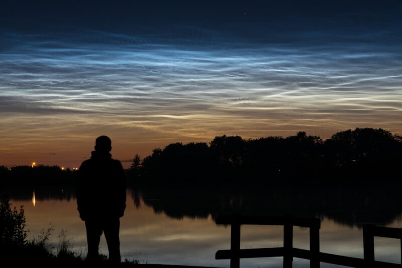 Lysende natskyer – Noctilucent clouds