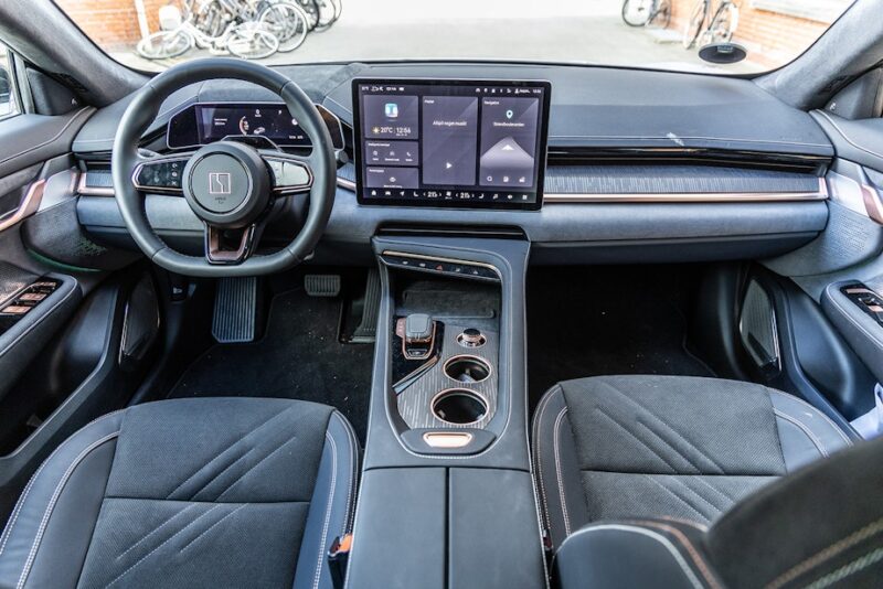 Zeekr 001 frontpanel