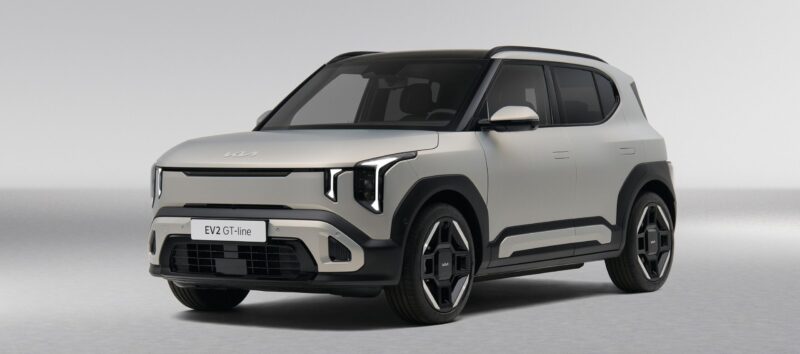 Kia EV2 grå skråt forfra.