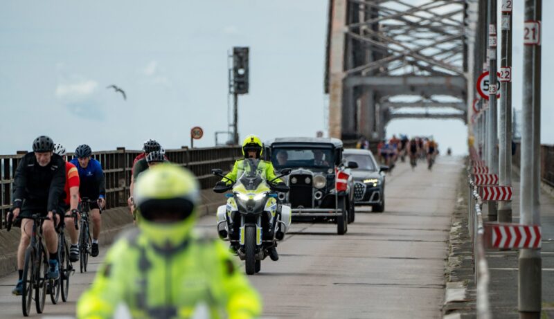 Bilkortege på den gamle Storstrømsbro.