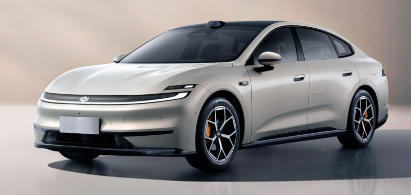 Changan Nevo skråt forfra.