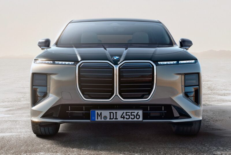 BMW 7-serie lige forfra.