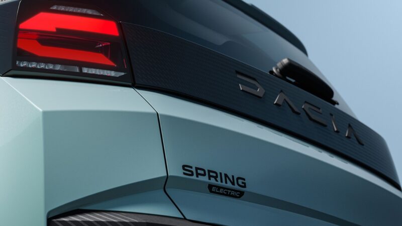 Nærbillede af bagklap på Dacia Spring.