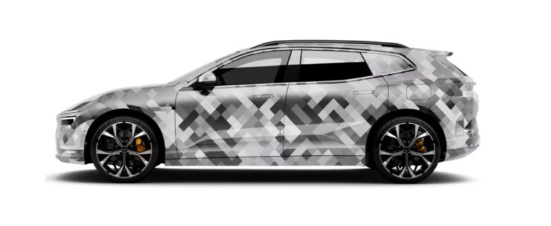 Polestar 4 SUV med kamuflage i profil