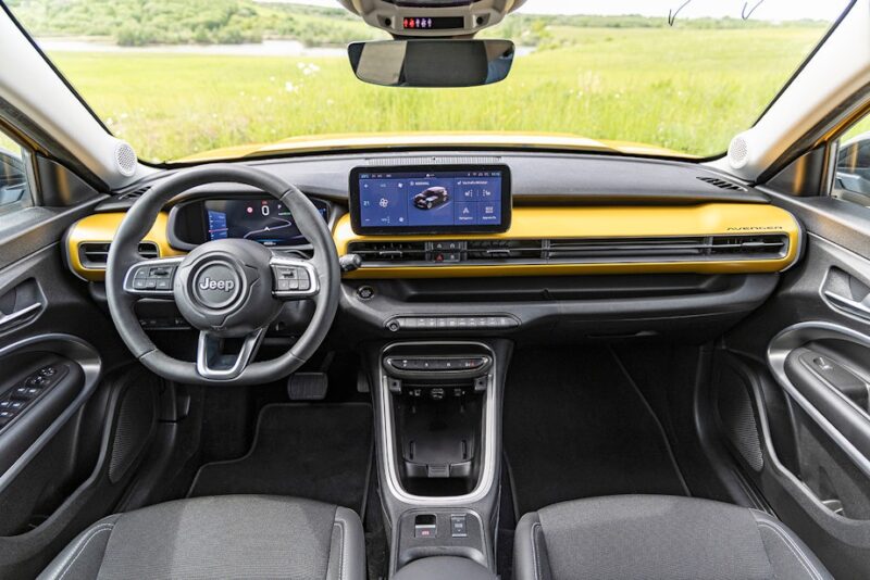 Brugttest Jeep Avenger kabine interiør elbil