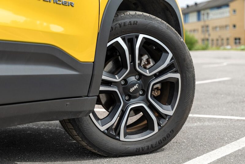 Brugttest Jeep Avenger elbil dæk fælge
