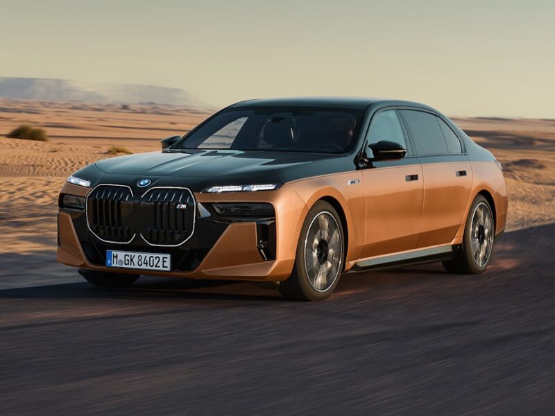 BMW i7 M70