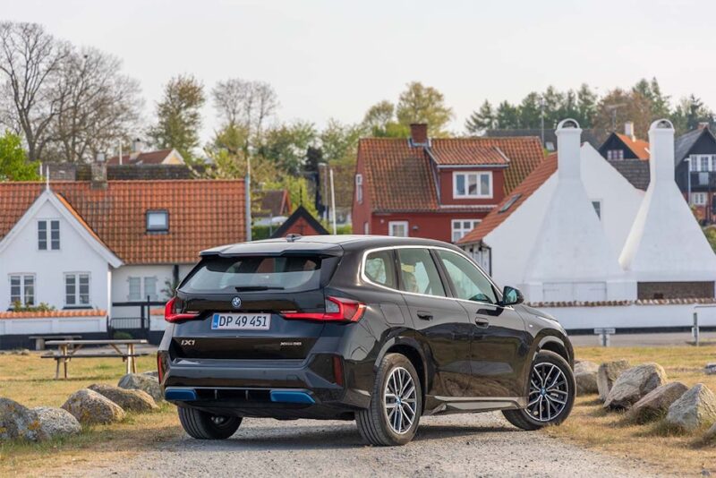 BMW iX1 elbil test priser suv