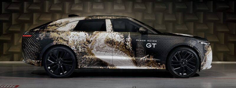 Kamufleret Range Rover GT i profil.