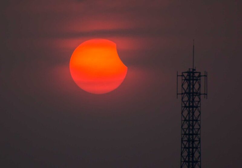 Delvis solformørkelse i Bangkok
