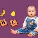 Illustration med barn og bogstaverne ABC