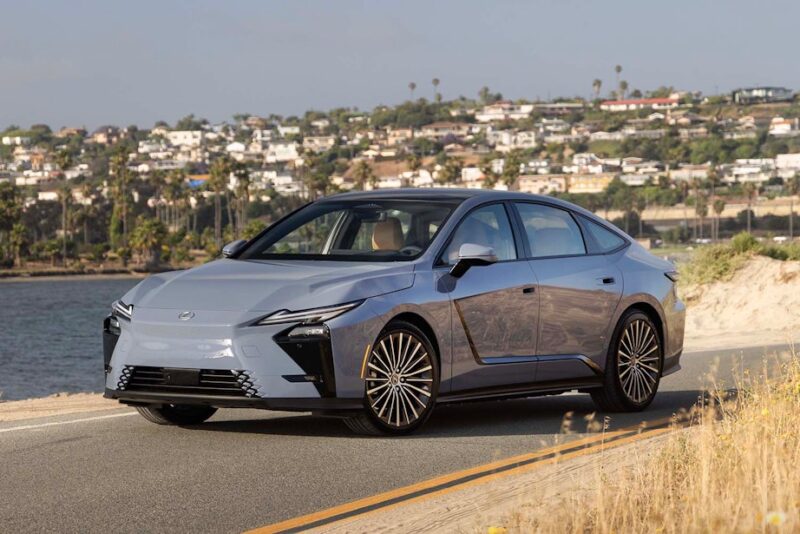 Lexus ES elbil test priser data