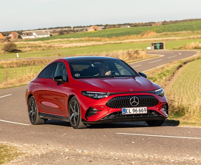 Mercedes CLA 350 4Matic main 3