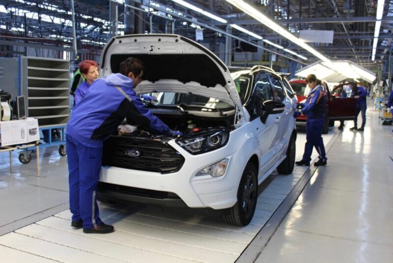 Ingen mekaniker vil have 770.000 kr. i løn, siger Ford