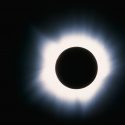 total solformørkelse sol korona atmosfære lys rummet