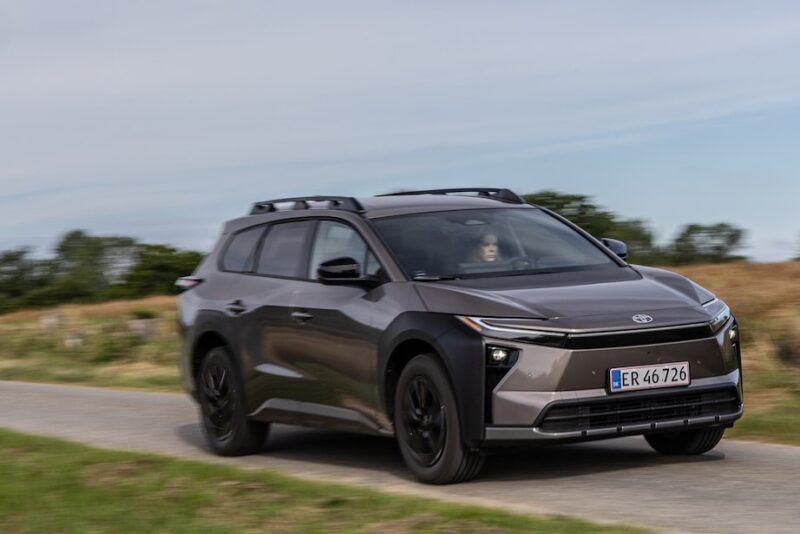 Toyota bZ4X touring elbil test anmeldelse 2026 kører