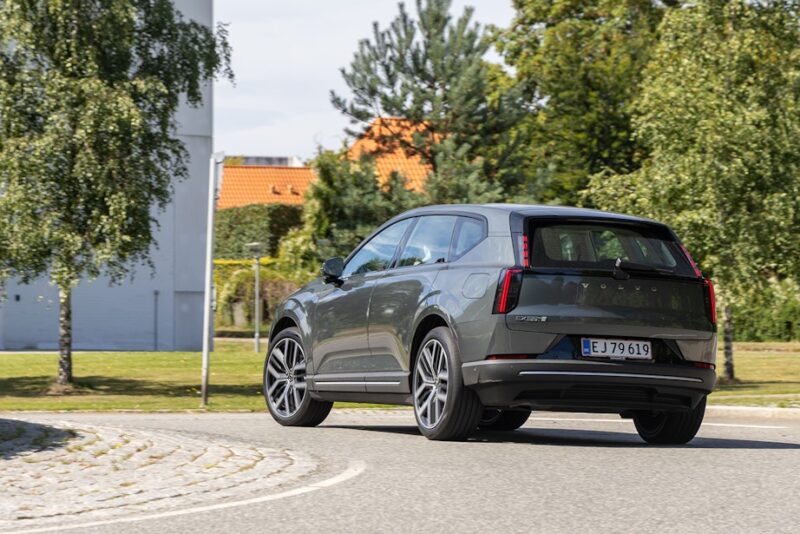 Volvo EX60 elbil test anmeldelse 2026 suv bagfra igen